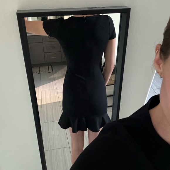 Ruffle dress - Picture 2 of 2